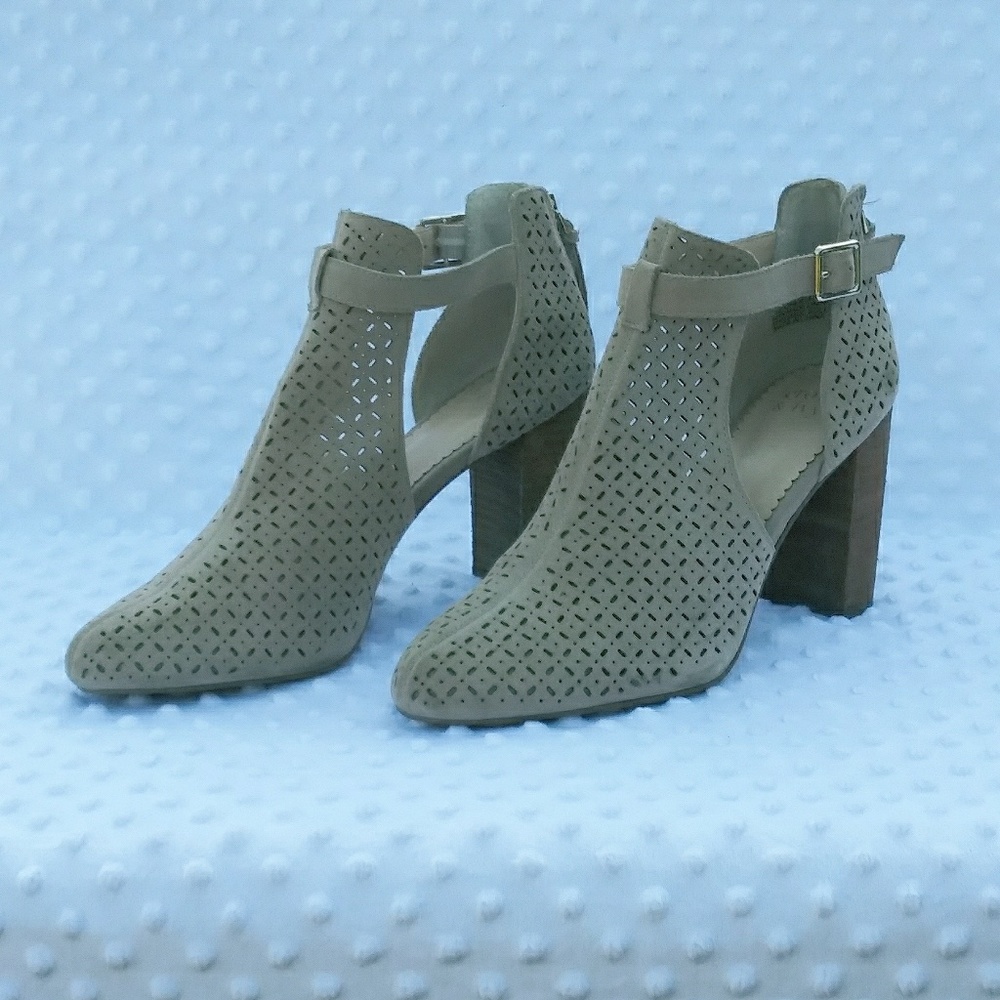 📍Crown & Ivy Bootie📍